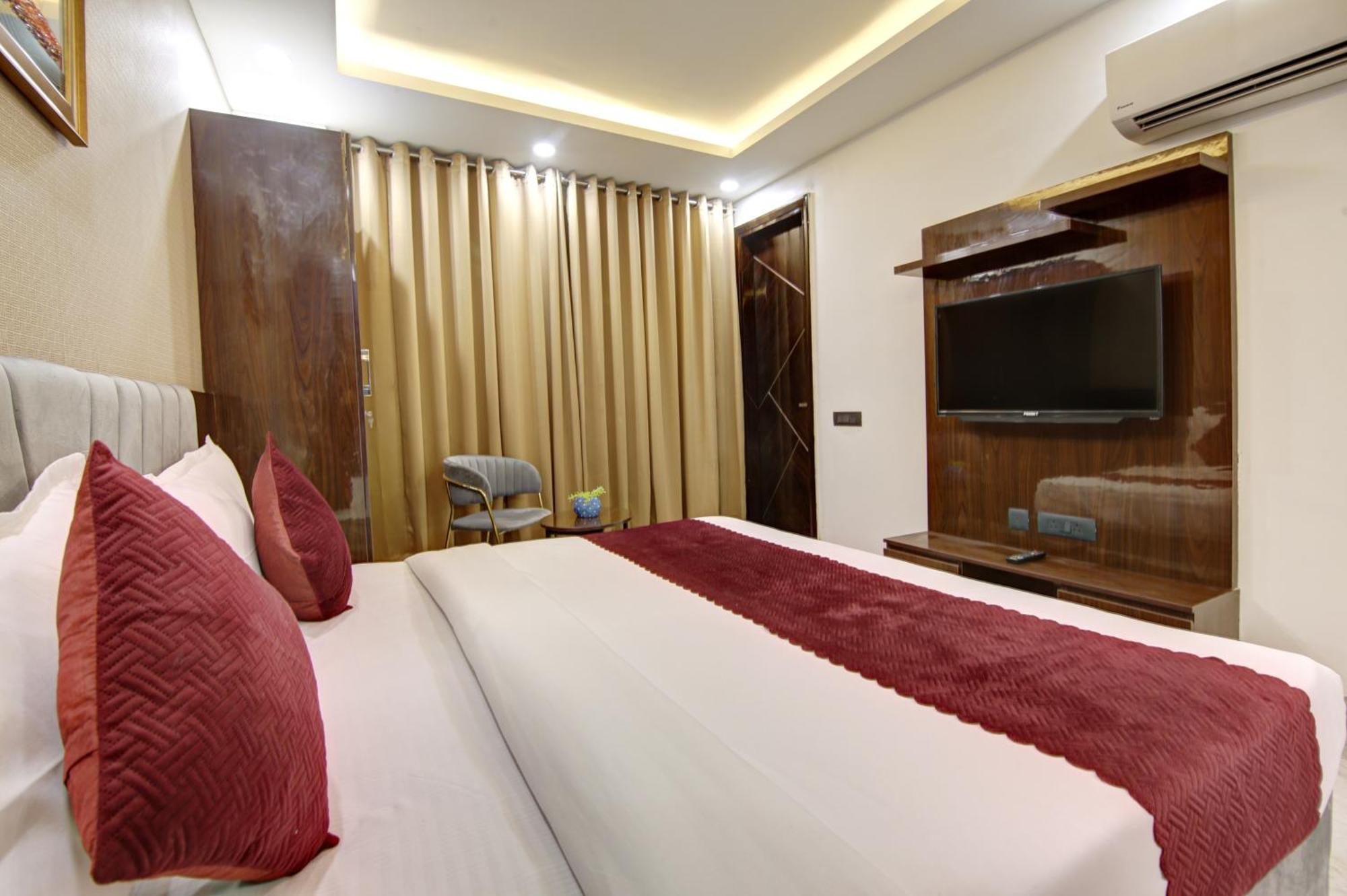 Limewood Stay - Millennium Huda City Center Ґурґаон Екстер'єр фото