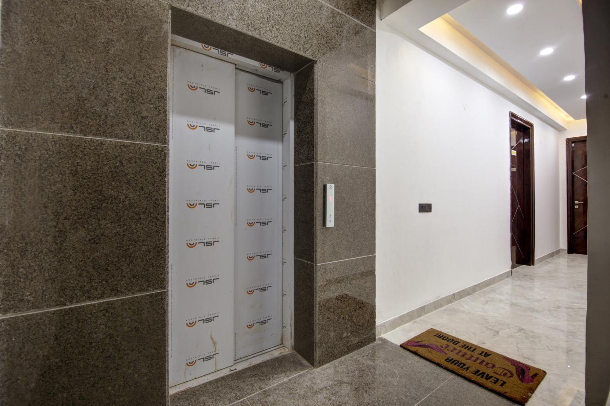 Limewood Stay - Millennium Huda City Center Ґурґаон Екстер'єр фото