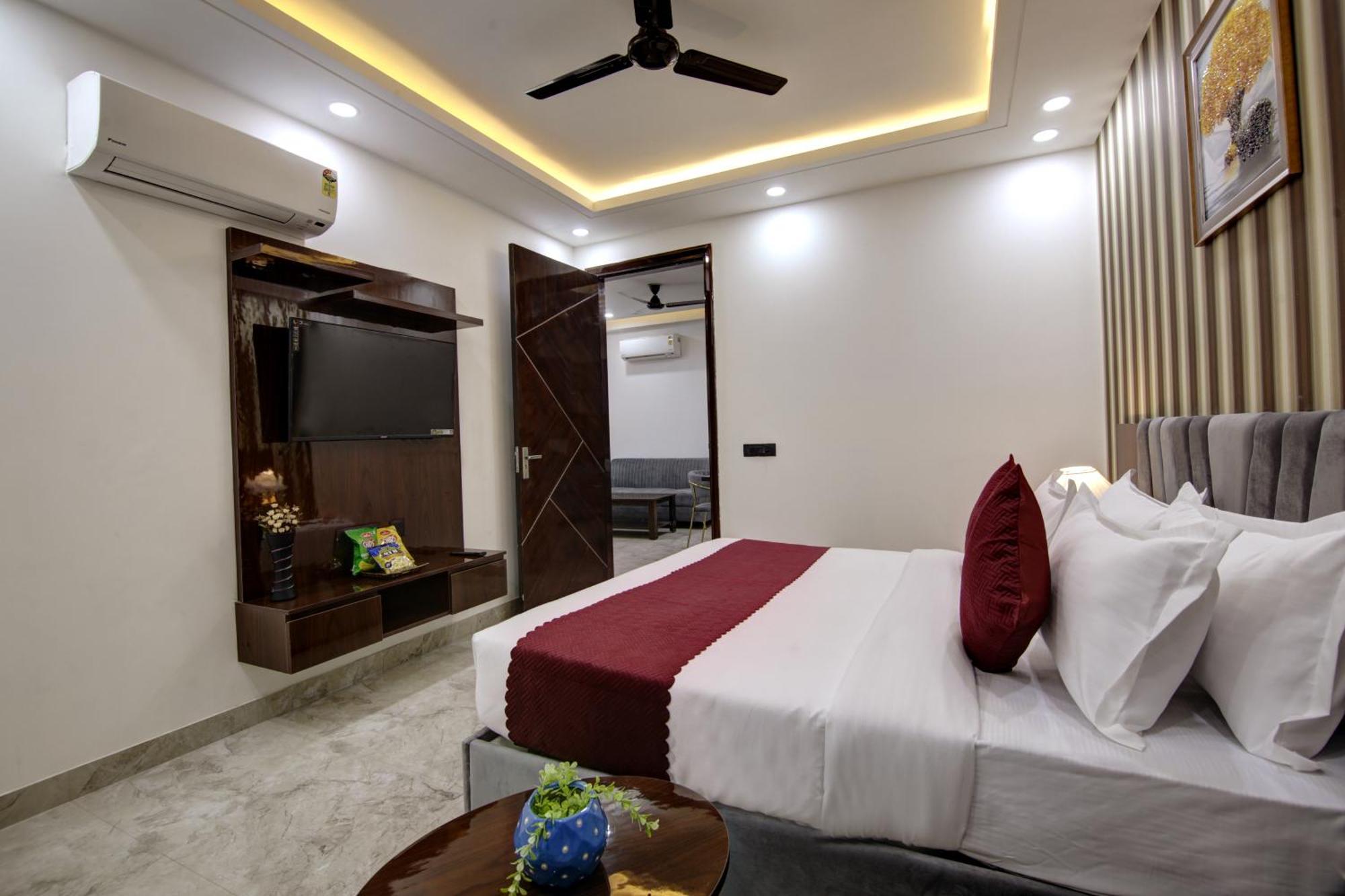 Limewood Stay - Millennium Huda City Center Ґурґаон Екстер'єр фото