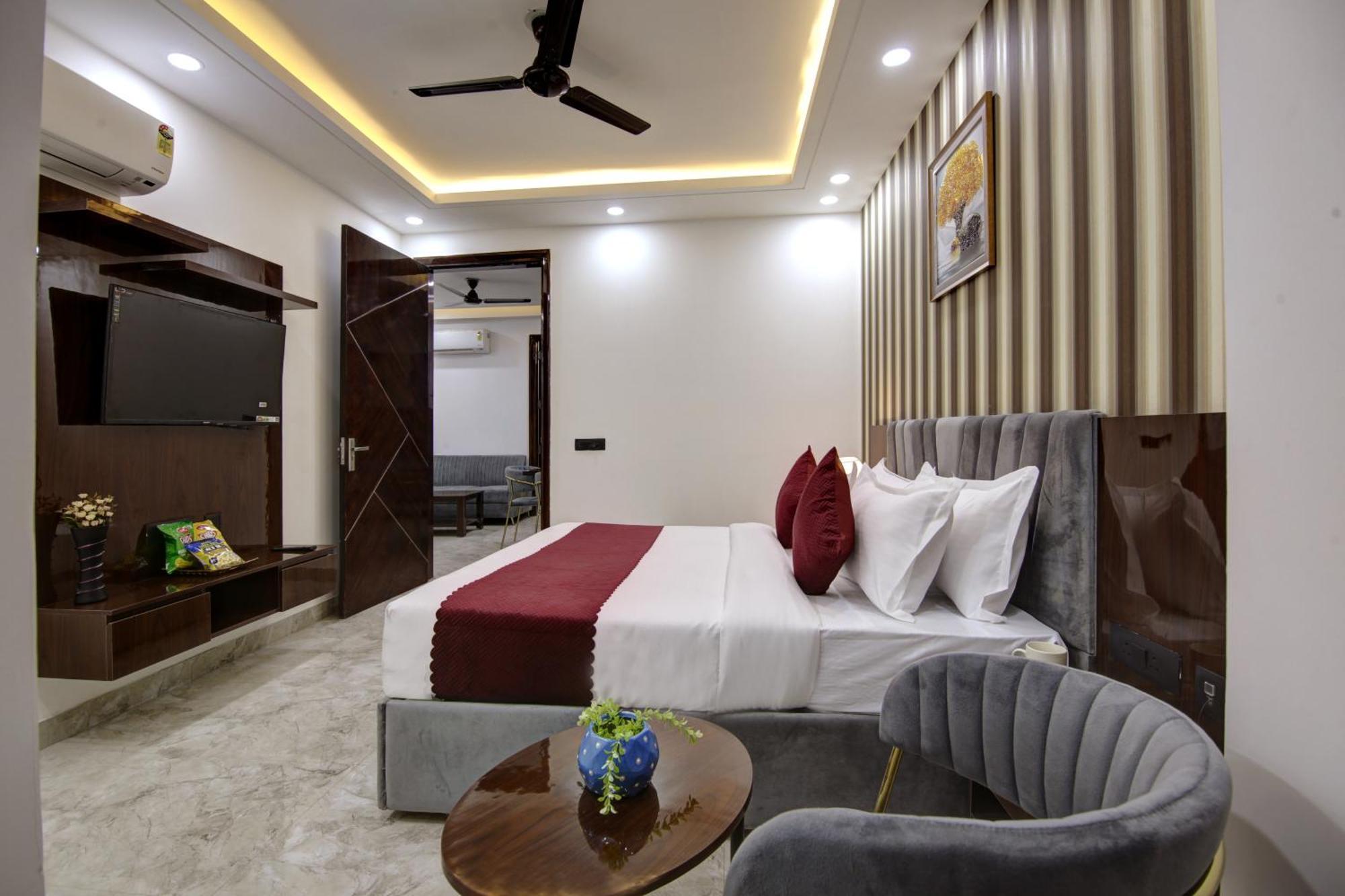 Limewood Stay - Millennium Huda City Center Ґурґаон Екстер'єр фото