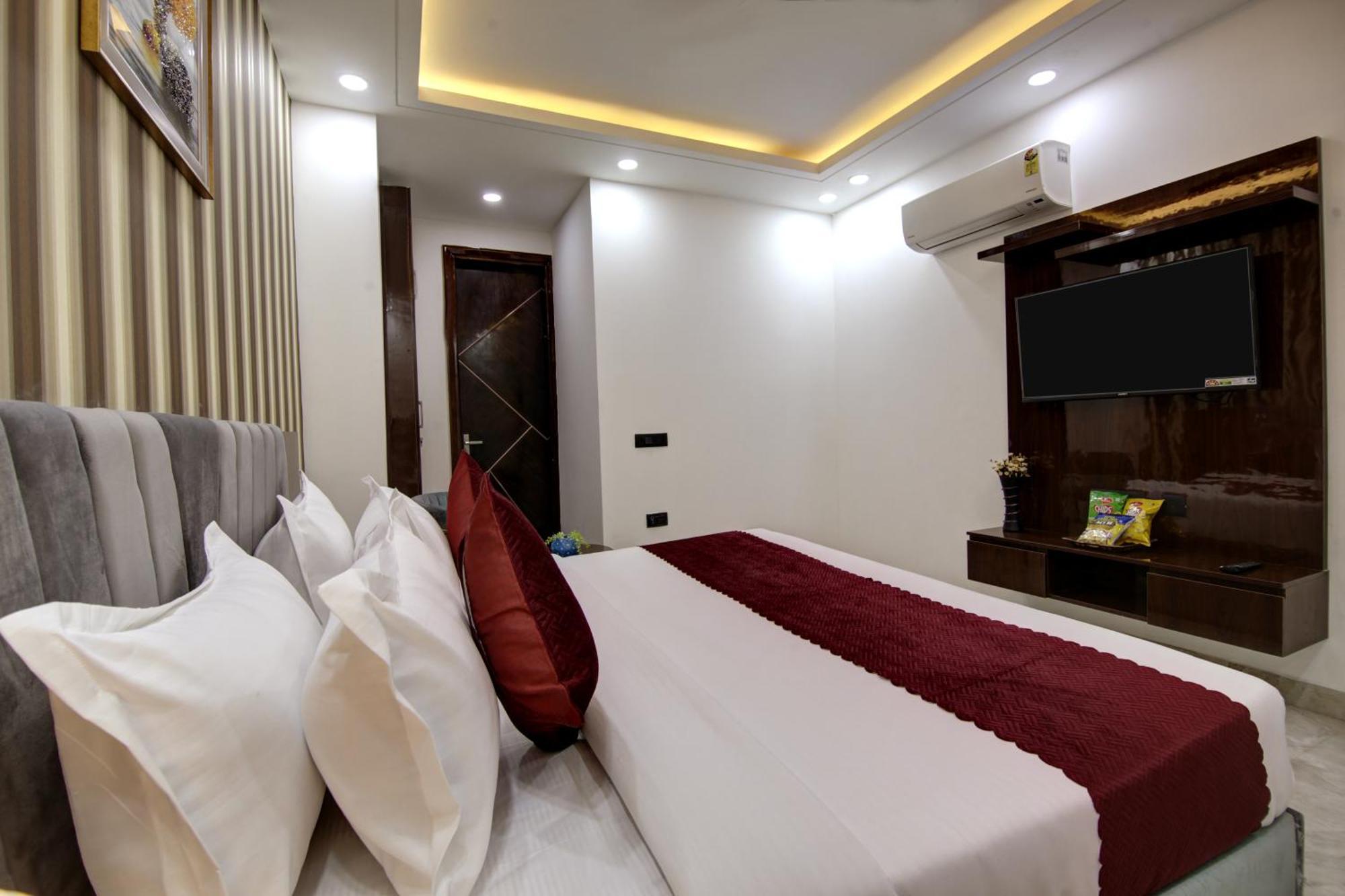 Limewood Stay - Millennium Huda City Center Ґурґаон Екстер'єр фото
