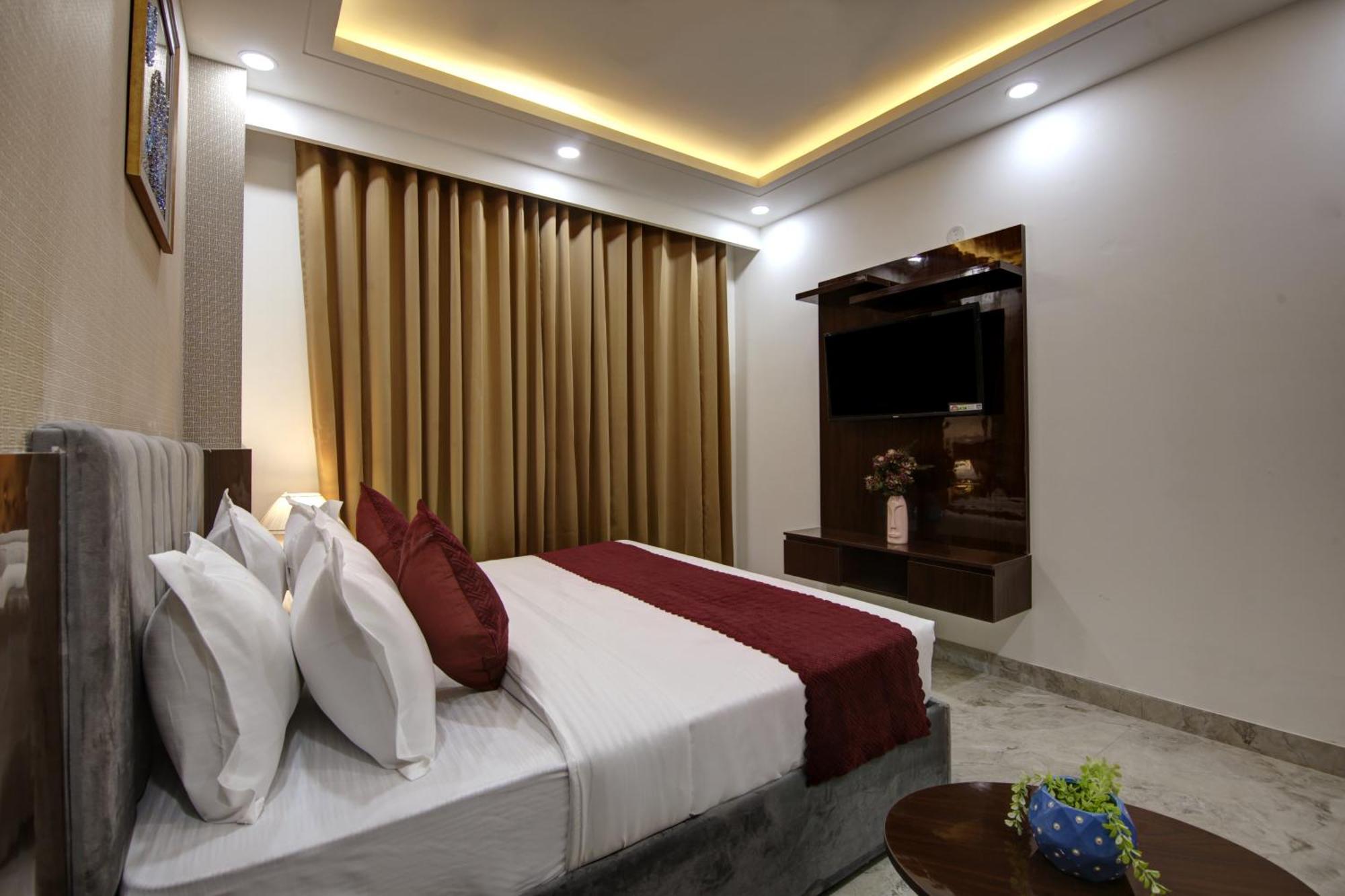 Limewood Stay - Millennium Huda City Center Ґурґаон Екстер'єр фото