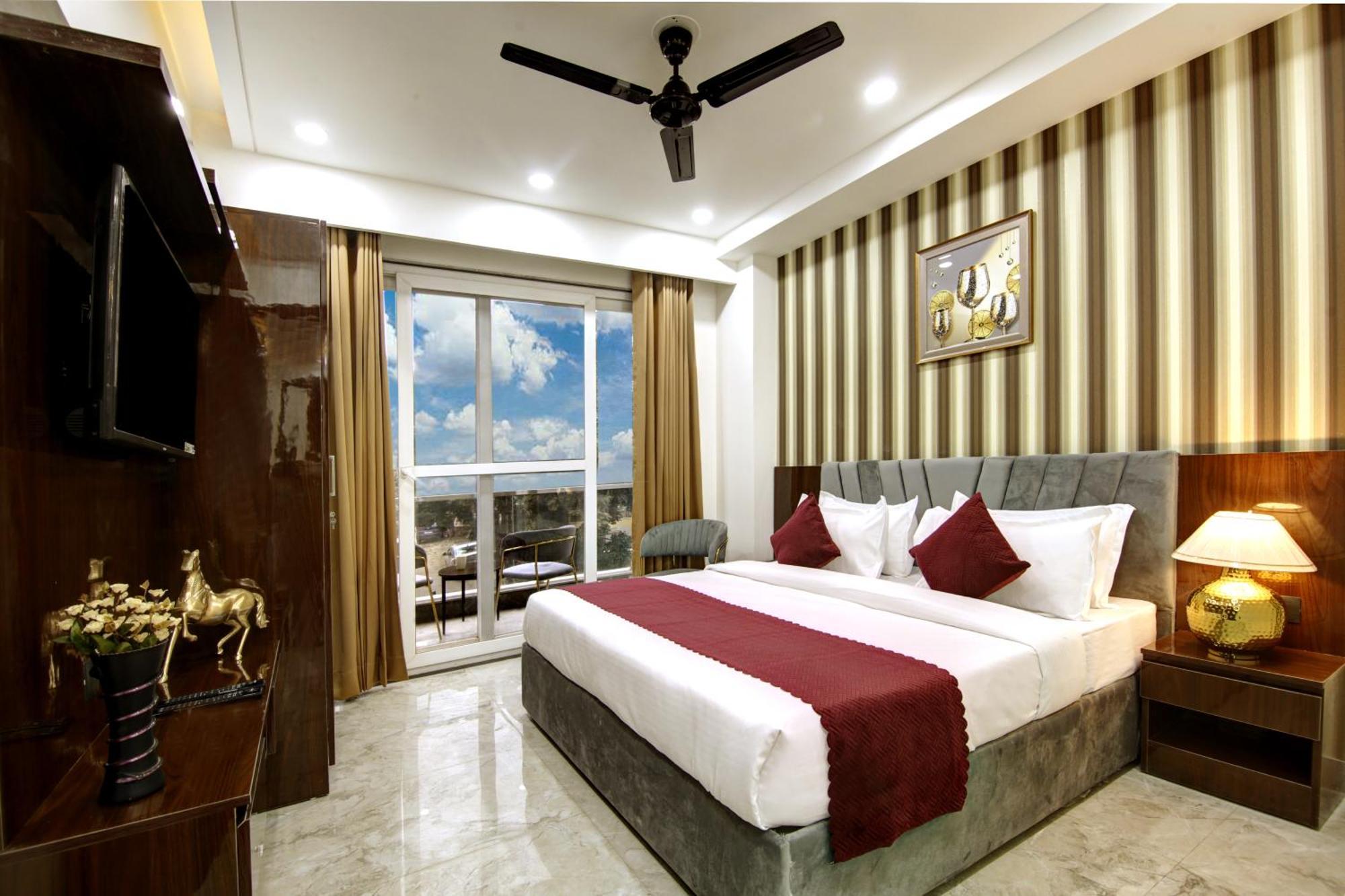 Limewood Stay - Millennium Huda City Center Ґурґаон Екстер'єр фото