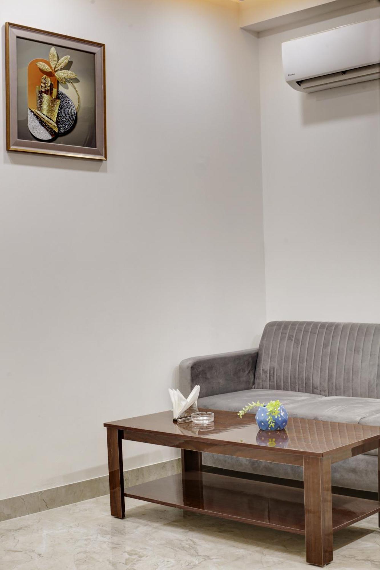 Limewood Stay - Millennium Huda City Center Ґурґаон Екстер'єр фото
