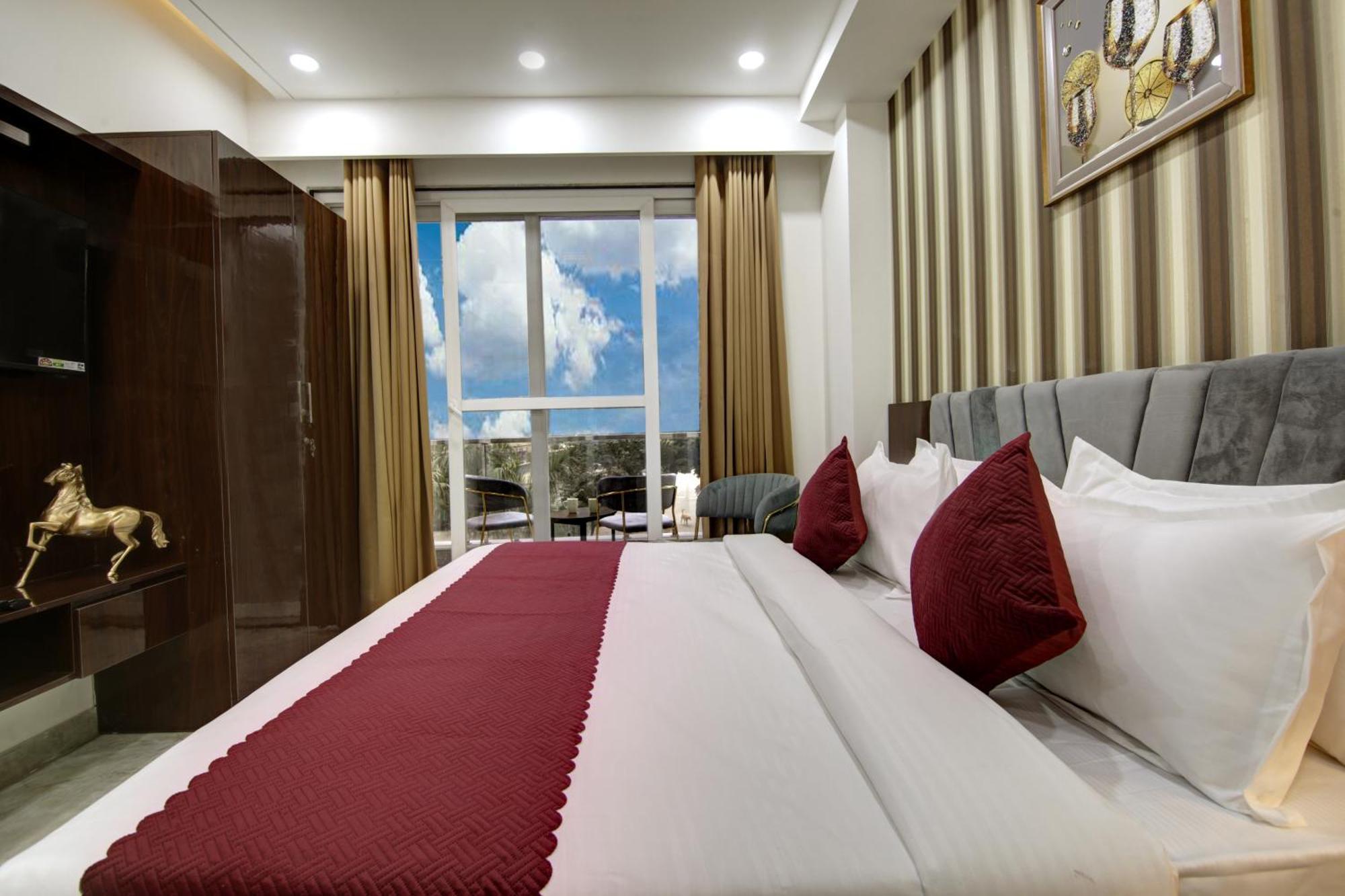 Limewood Stay - Millennium Huda City Center Ґурґаон Екстер'єр фото