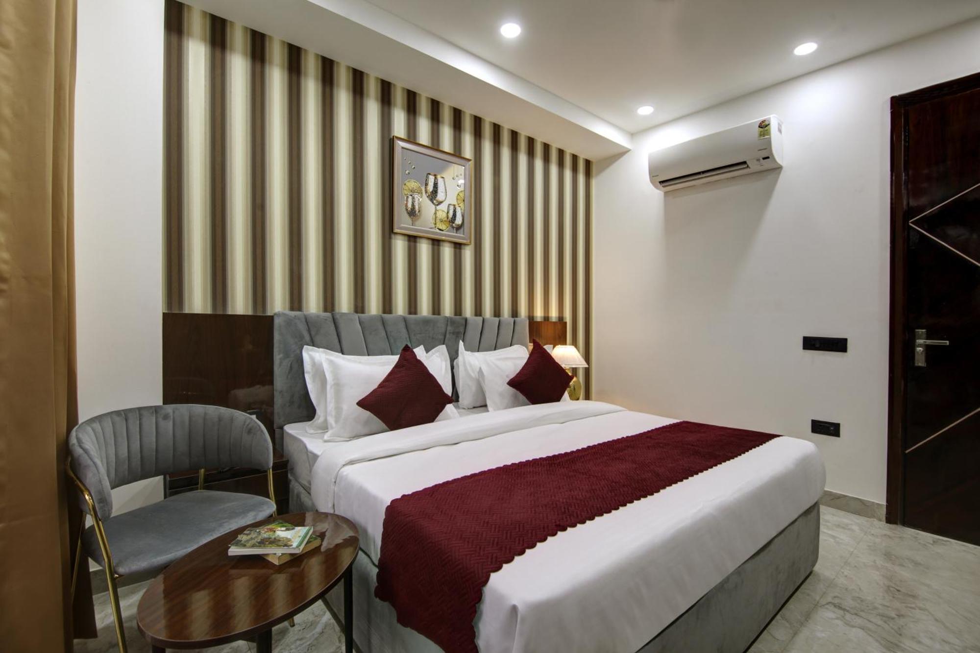 Limewood Stay - Millennium Huda City Center Ґурґаон Екстер'єр фото