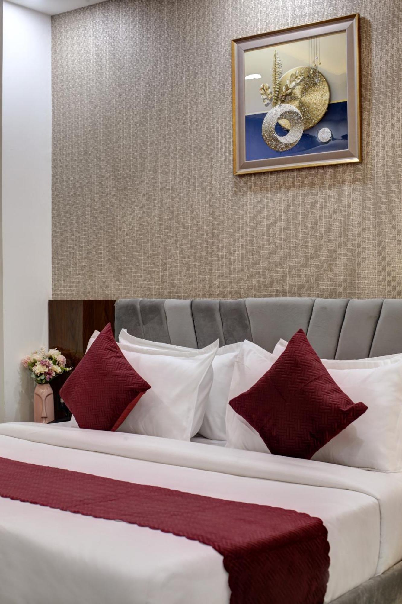 Limewood Stay - Millennium Huda City Center Ґурґаон Екстер'єр фото