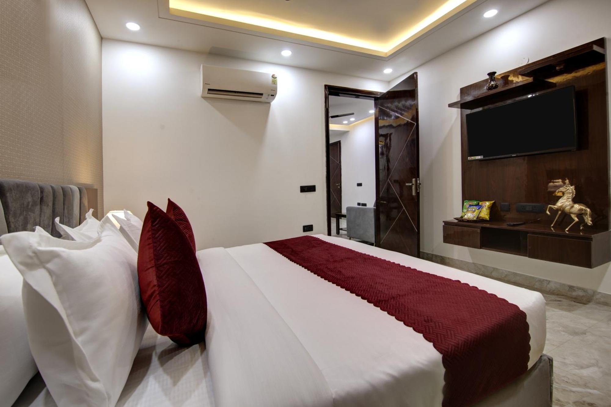 Limewood Stay - Millennium Huda City Center Ґурґаон Екстер'єр фото