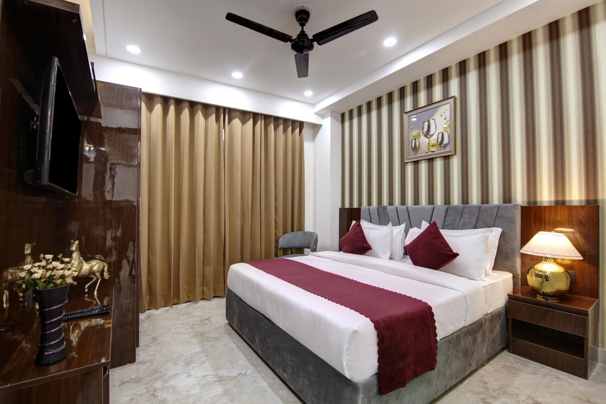 Limewood Stay - Millennium Huda City Center Ґурґаон Екстер'єр фото