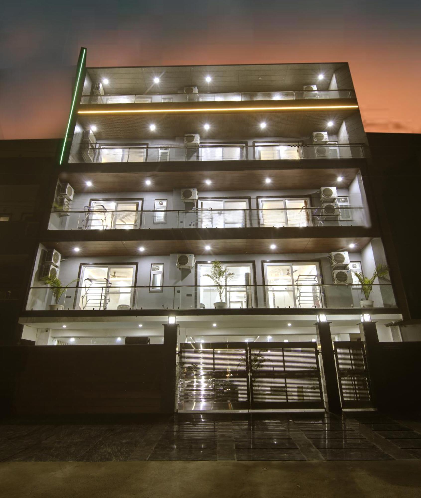 Limewood Stay - Millennium Huda City Center Ґурґаон Екстер'єр фото